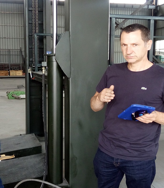 英国客户验收举升机乐成