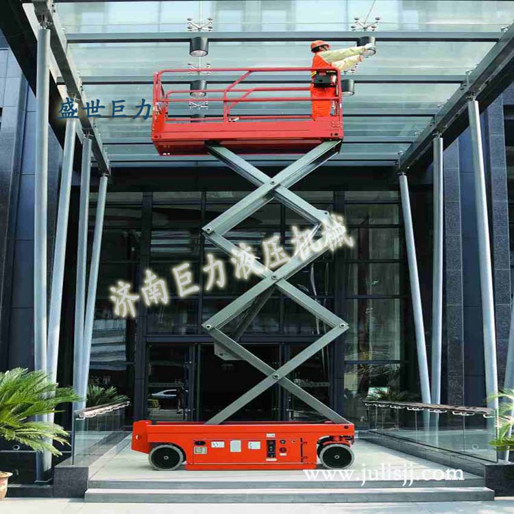 自行式液压升降机事情现场