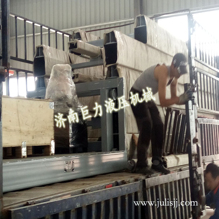 导轨式升降机发货中